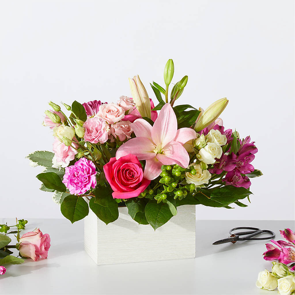 Sweetberry Box – A Florist Original – WILL & DEE'S FLORIST, Florence AL