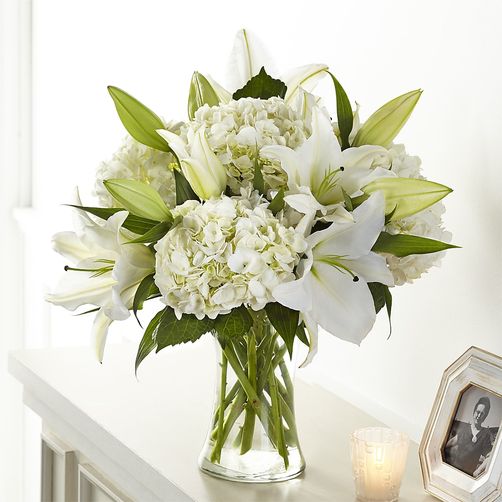 Compassionate Lily Bouquet – WILL & DEE'S FLORIST, Florence AL