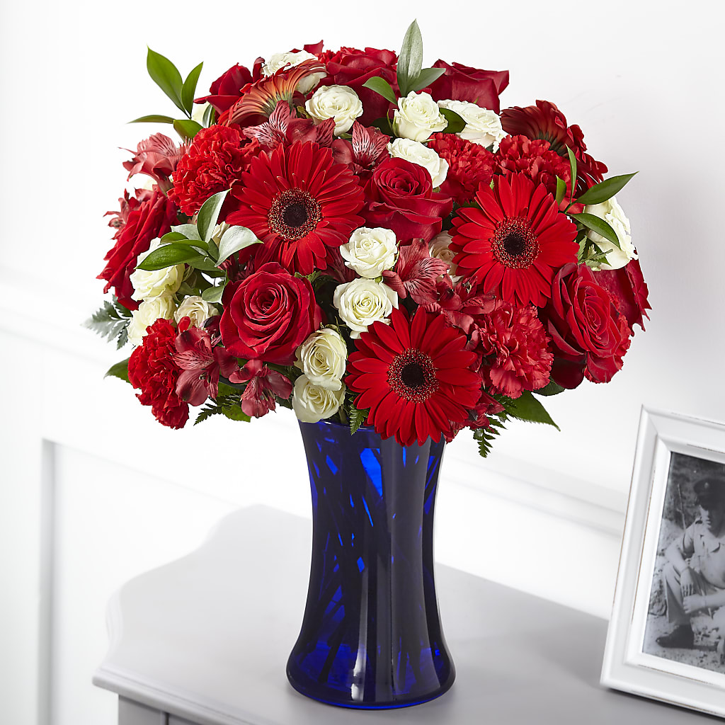 Hearts Embrace Bouquet – WILL & DEE'S FLORIST, Florence AL