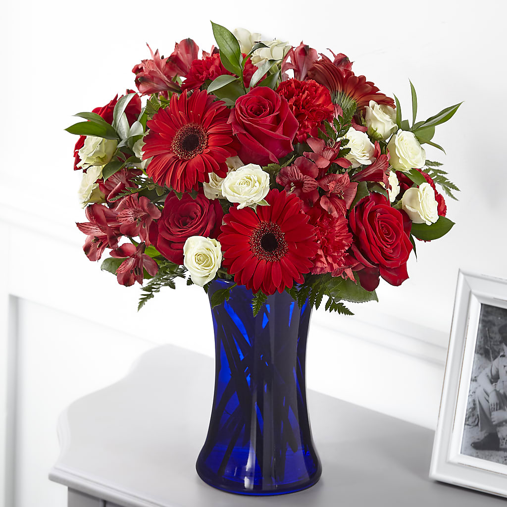 Hearts Embrace Bouquet – WILL & DEE'S FLORIST, Florence AL