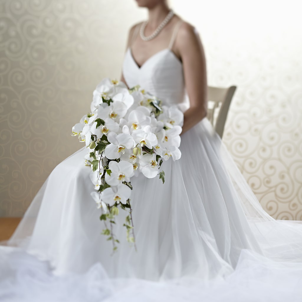 Classic White Bouquet – WILL & DEE'S FLORIST, Florence AL