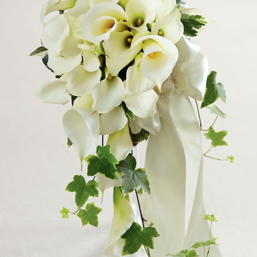 White Chapel Bouquet – WILL & DEE'S FLORIST, Florence AL