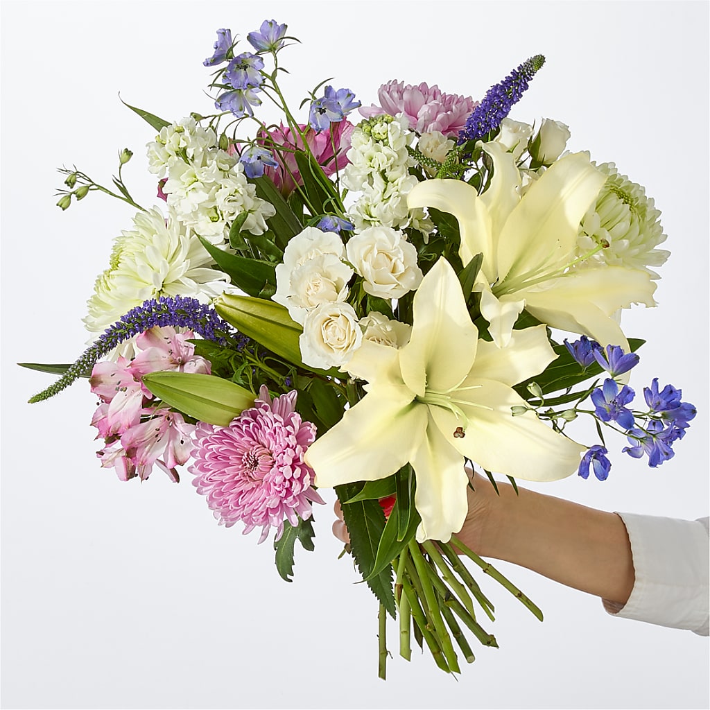 Winter Celebration Bouquet – WILL & DEE'S FLORIST, Florence AL