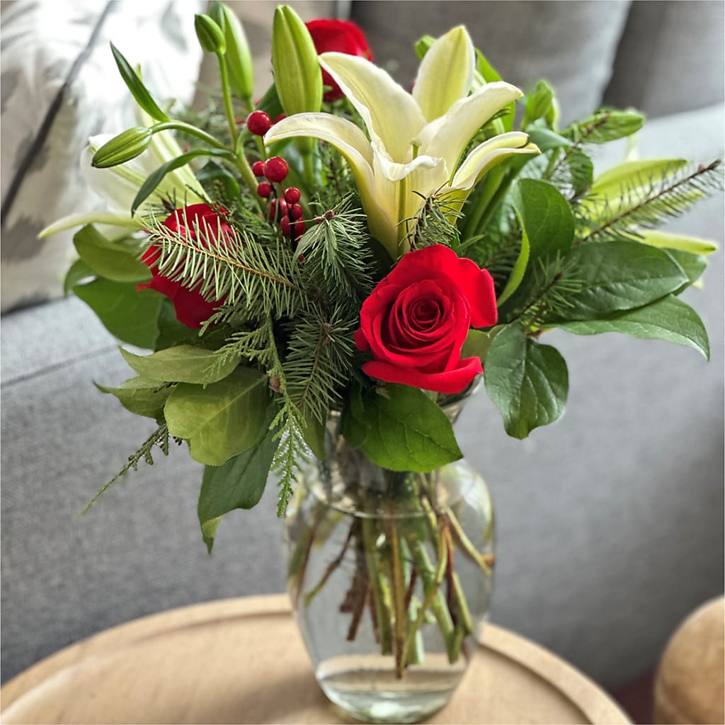 Sparkling Snowflakes Bouquet – WILL & DEE'S FLORIST, Florence AL