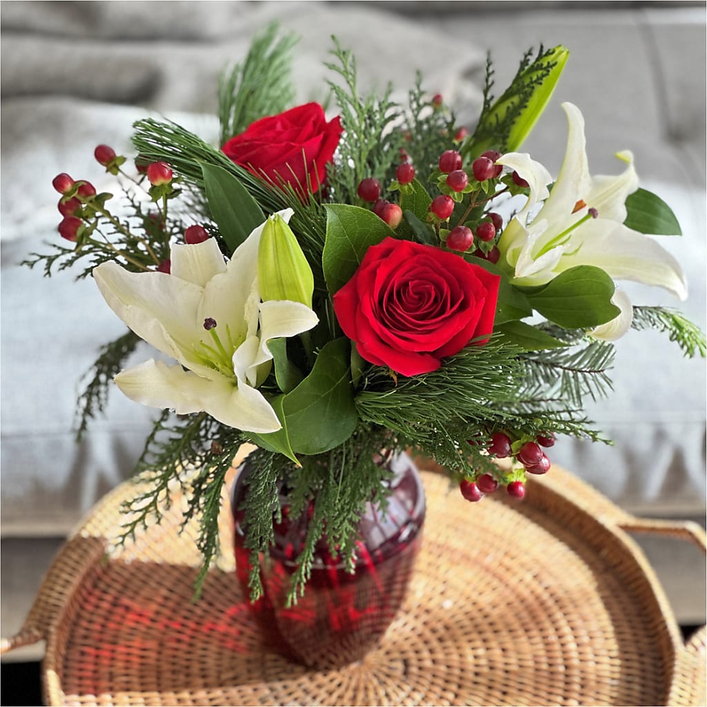 Evergreen Delight Bouquet – WILL & DEE'S FLORIST, Florence AL